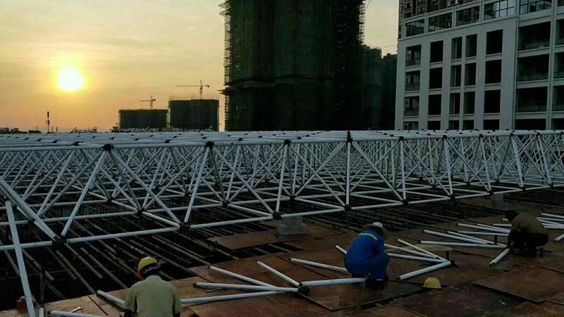 西宁螺栓球网架安装现场